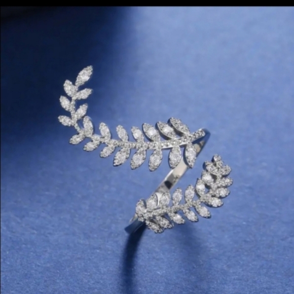 925 Sterling Silver Long Leaf Ring - Picture 13 of 16